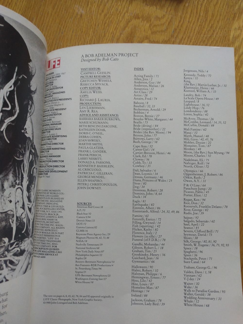 LIFE Special Edition "Classic Moments" Magazine - Iconic Kiss Cover - Picture 2 of 13